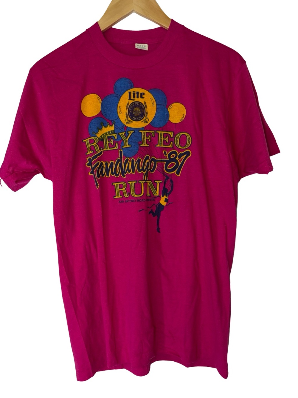 VINTAGE Screen Stars Magenta Graphic 'Rey Feo Fandango '87 Run' tee #034T